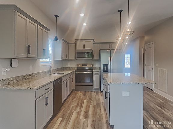 4th image of 441 Woodtrace Dr