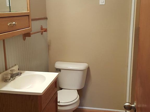 Bathroom-no bathtube only shower