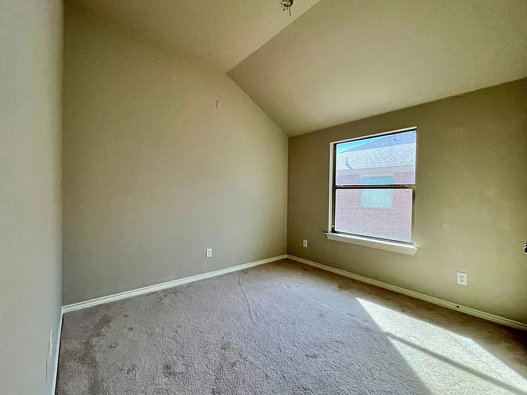 3504 Northpointe Dr — Photo 16