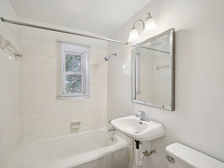 Trinity Park Apartments — Photo 12