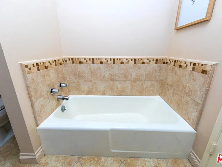 6001 Canterbury Dr #303 — Photo 23