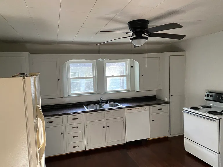 143 Alpine St — Photo 3