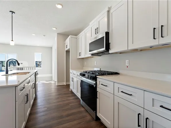 18836 Mahaffie St, Spring Hill, KS 66083