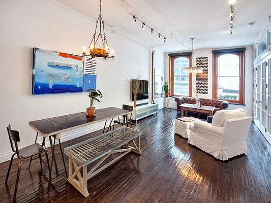 Sold by Sotheby's International Realty | media 3