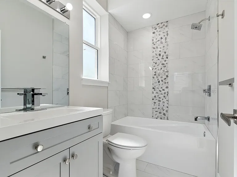 725 N 35th St #A13 — Photo 3