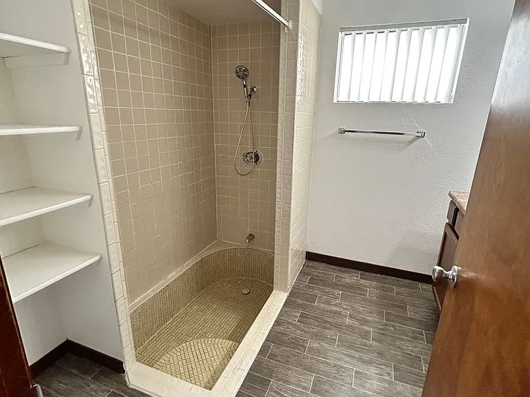 2401 Cosnina Dr — Photo 25