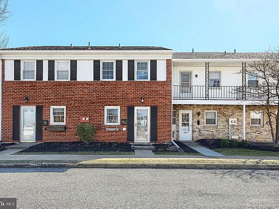 3rd image of 1602 Devers Rd