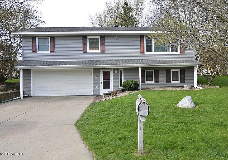 1st image of 805 10th Ave NW