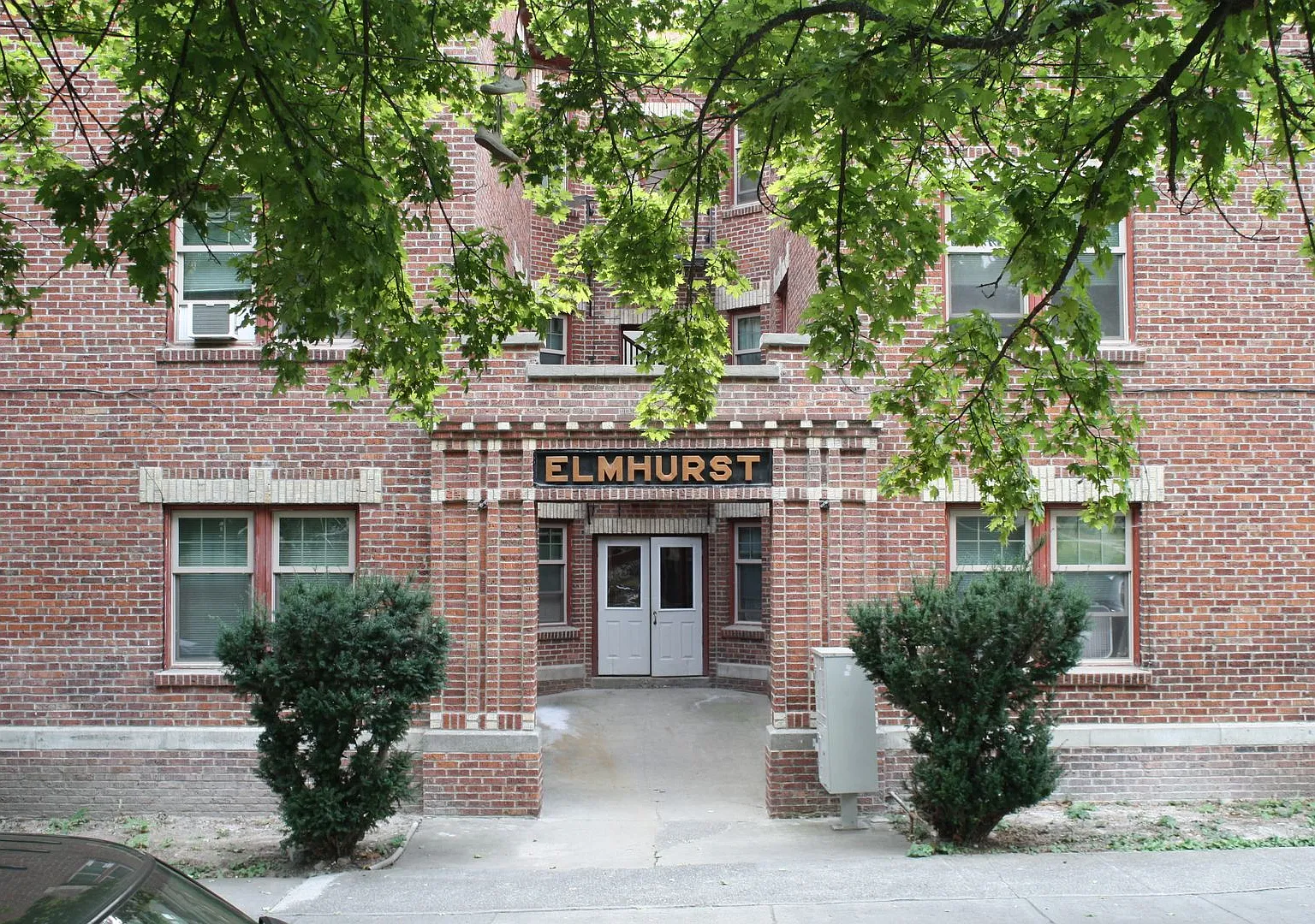 405 NE Oak Street — Photo 1