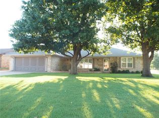 808 N Brewer Ave, Hydro, OK 73048