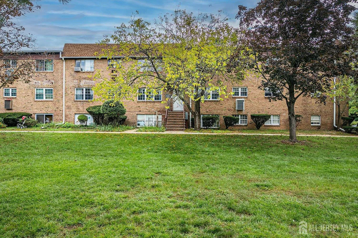 3 bed, 2.0 bath, $3,000 — Photo 1