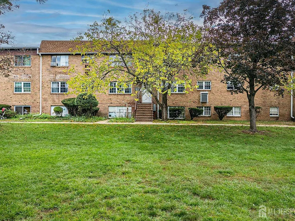 60 College Dr