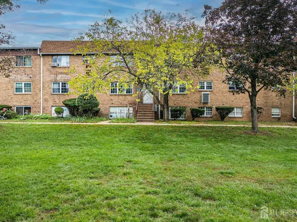 60 College Dr, Edison, NJ 08817