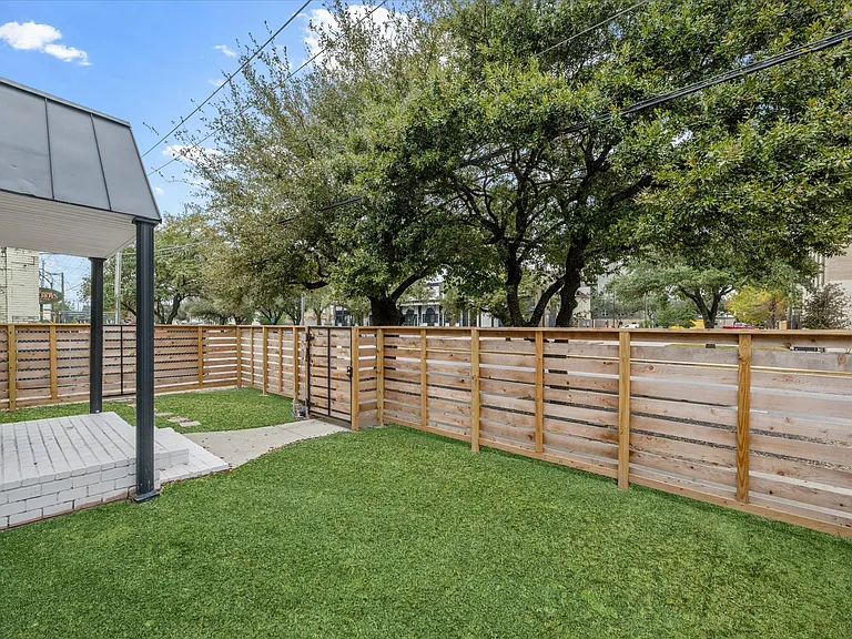 1119 Waugh Dr #4 — Photo 12