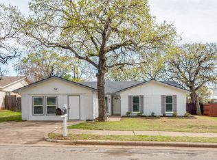 2209 Cottonwood Ln, Bedford, TX 76021