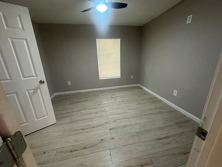 902 S San Eduardo Ave — Photo 6
