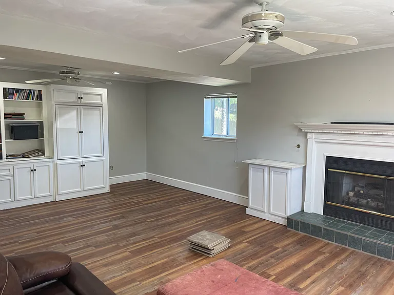 Recreation room (downstairs).