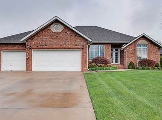 1031 E Lakewood St, Springfield, MO 65810