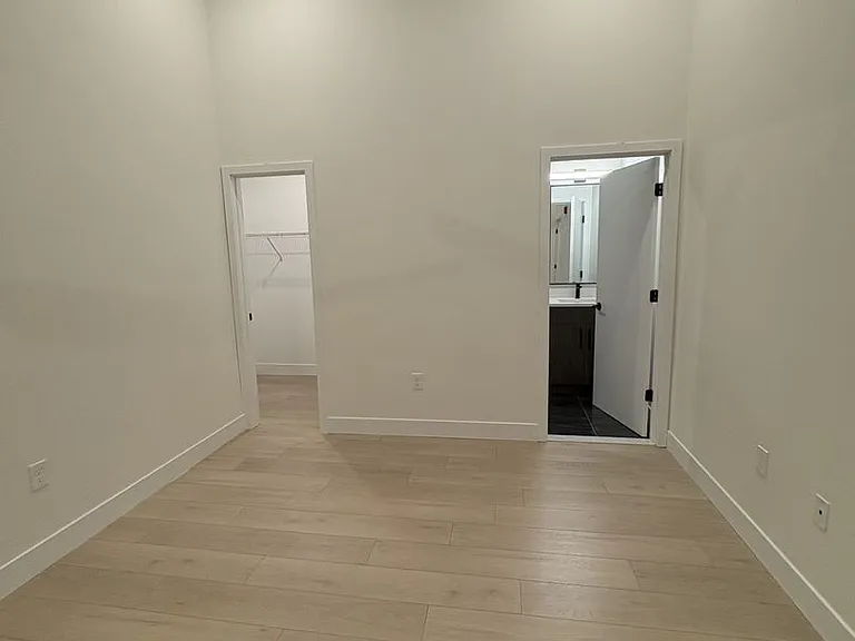 Modern and Sleek 611 S Fagley Street Apartments! — Photo 29