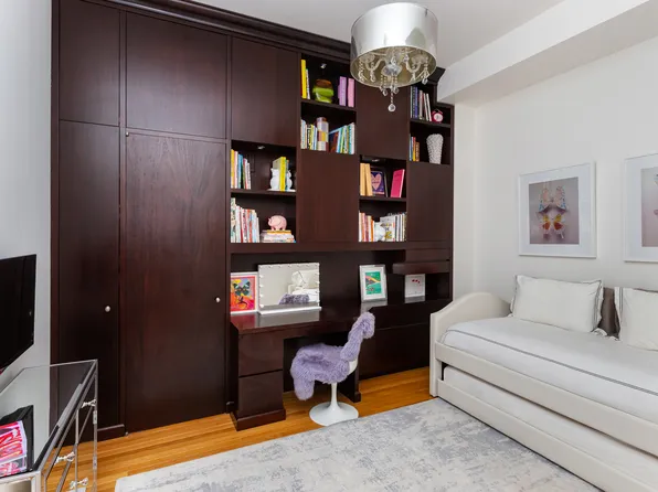 252 7th Avenue image 7 of 9