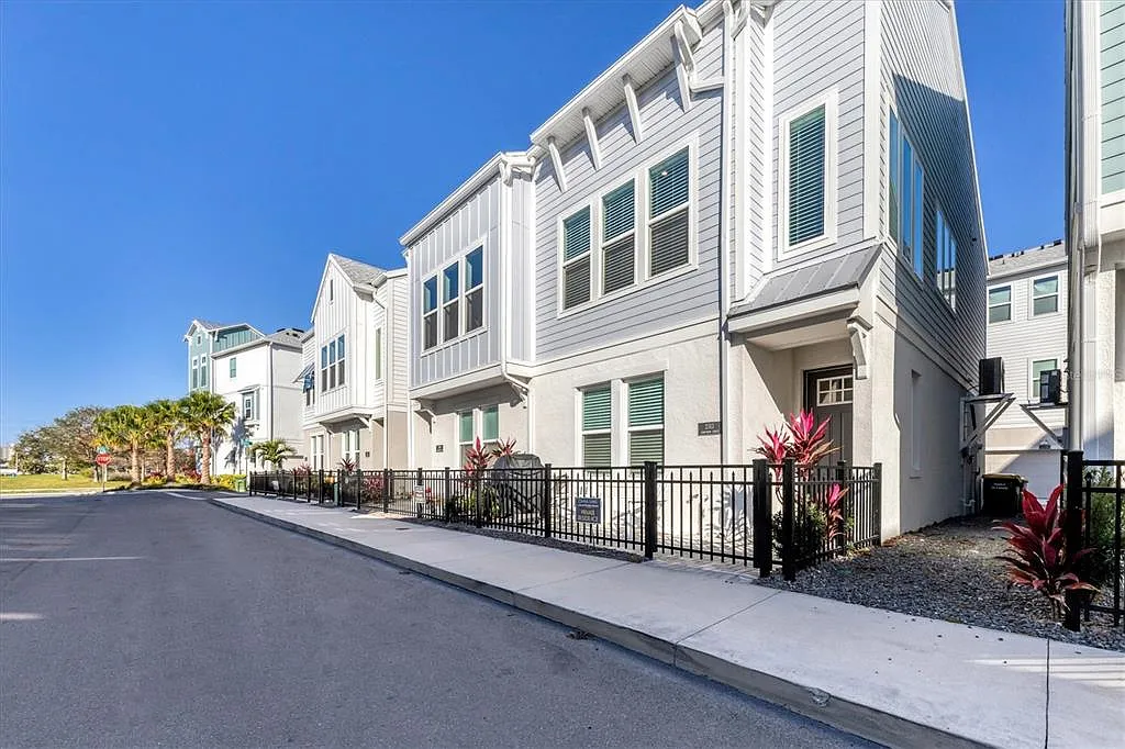 2 bed, 2.5 bath, 1175 sqft, $2,800 — Photo 2