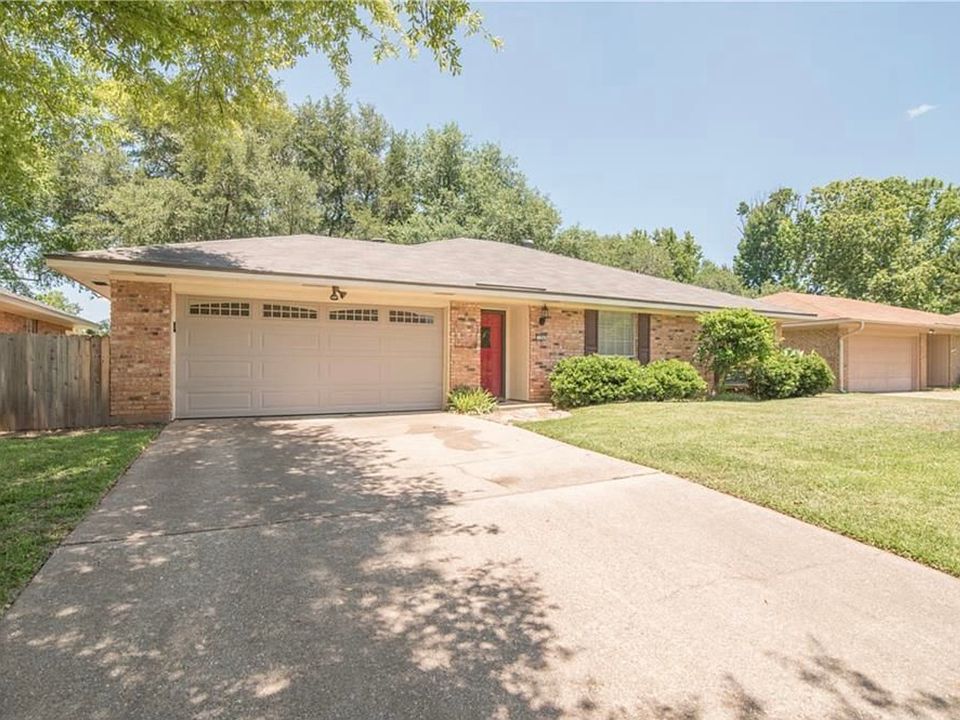 1st image of 124 Napoleon Dr