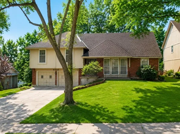8208 Caenen Lake Rd, Lenexa, KS 66215