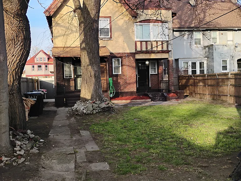 Field St — Photo 125