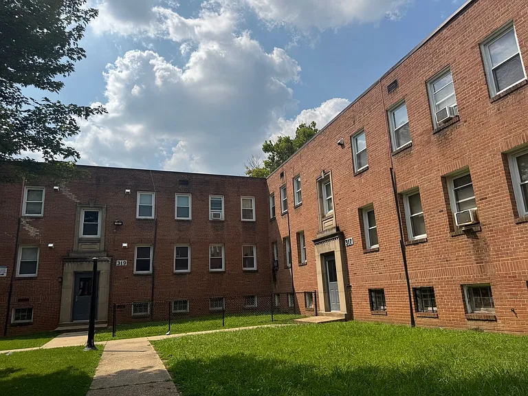319 Anacostia Rd SE — Photo 1