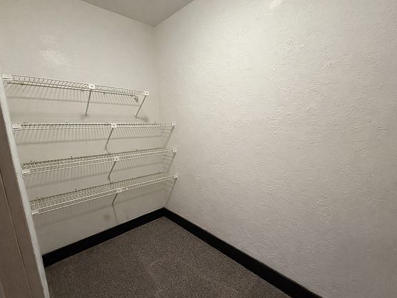 4th image of 940 Tennis Way