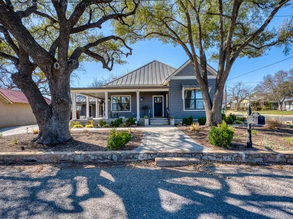 208 W Luce Street, Llano, TX 78643