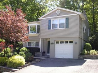 155 Bucknell Trl, Hopatcong, NJ 07843