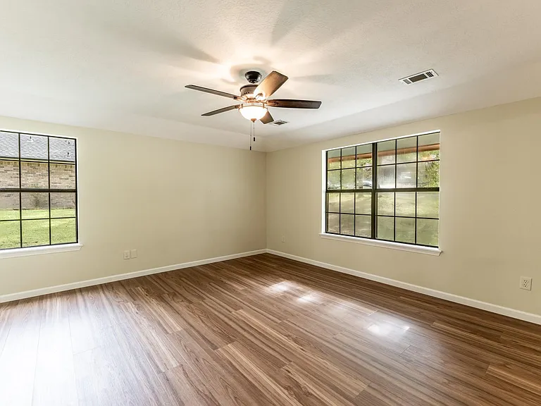 3660 Red Bud Ln — Photo 10