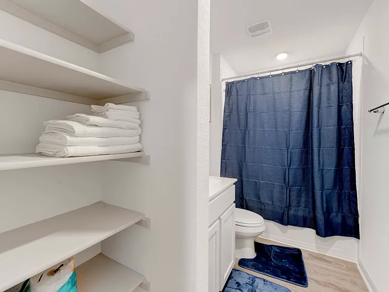 215 Sweetwater Creek Ln — Photo 6