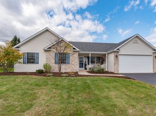 1222 Deerpath Dr, Yorkville, IL