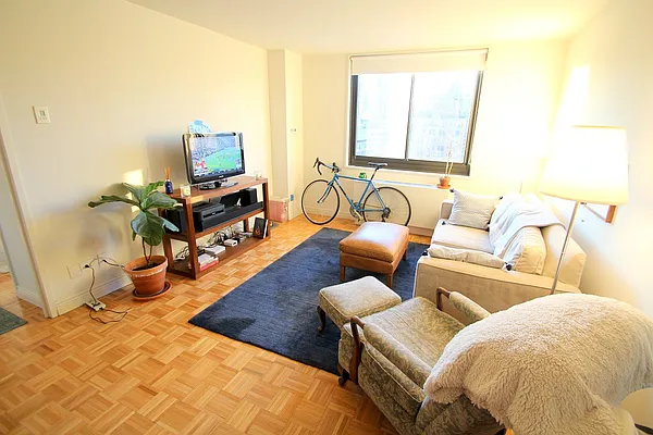 Rented by Nest Seekers International | media 6