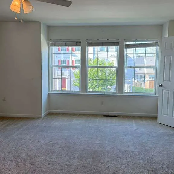 38 Lombard Ln — Photo 4