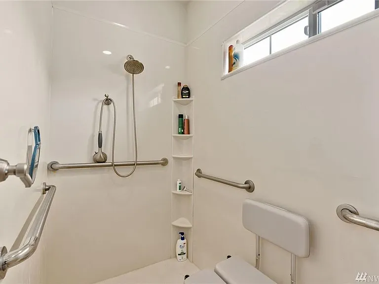 Master Shower/Walk in