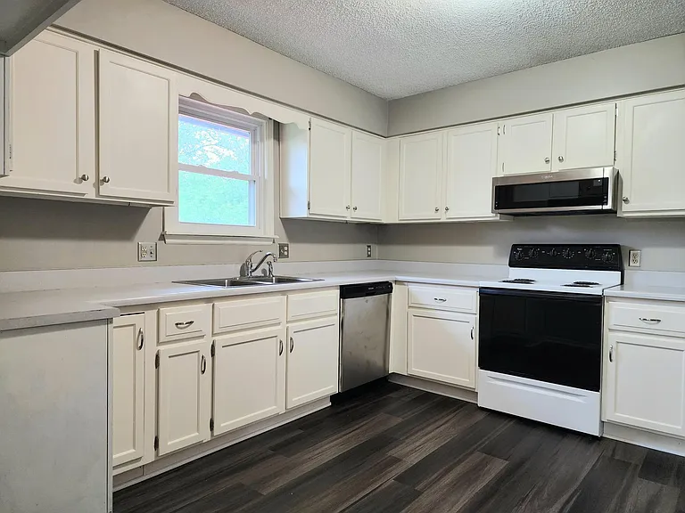 15443 S Summertree Ln — Photo 3