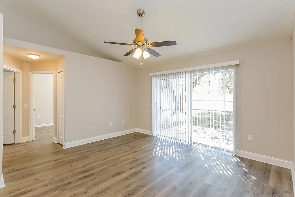 3 bed, 2.0 bath, 1436 sqft, $2,115 — Photo 3