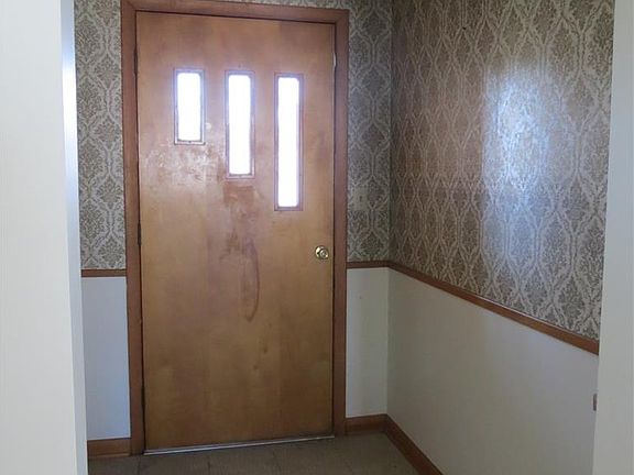 2nd image of 415 Fairview Ave
