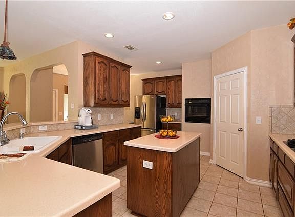 5th image of 2405 Dartmouth Dr