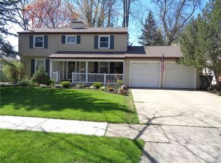 896 Sun Valley Dr, North Tonawanda, NY 14120