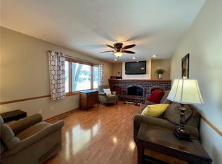 4513 74th St, Urbandale, IA 50322