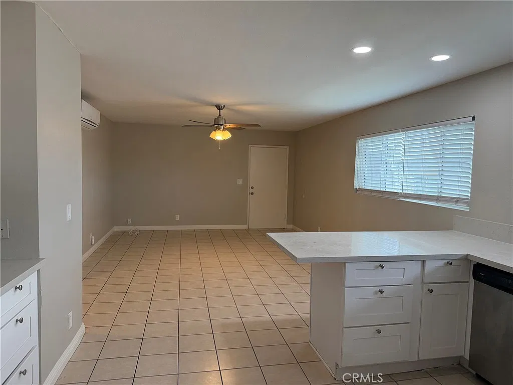2 bed, 1.5 bath, 900 sqft, $2,290 — Photo 4