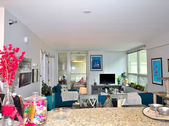 3rd image of 345 N La Salle Dr #205