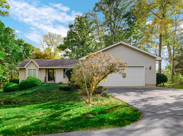 394 W Brookwood Ct, Valparaiso, IN 46385