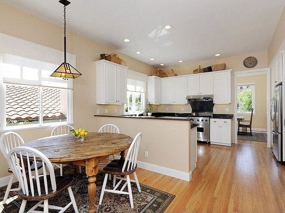 CASUAL DINING & KITCHEN