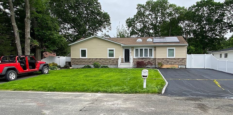 1st image of 126 Arpage Dr E