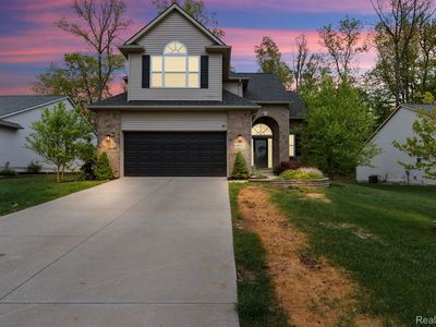 8032 Ivy Glen Park, White Lake, MI, 48386